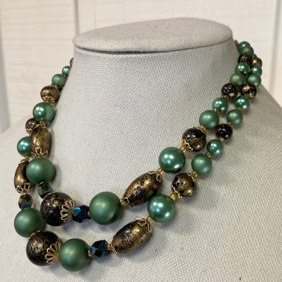 Vintage double strand green and gold splash bead necklace - Picture 3 of 7